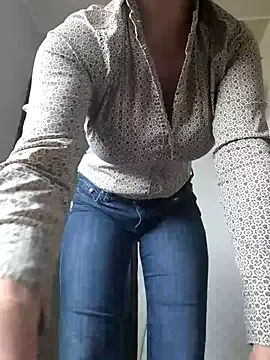 hana-08787- – webcam model profile photo Image 2