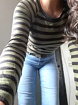 hana-08787- – webcam model profile photo Image 3