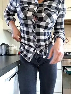 hana-08787- – webcam model profile photo Image 8