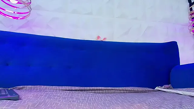 Nicole – webcam model profile photo Image 4