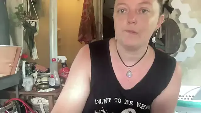 roouse – webcam model profile photo Image 11