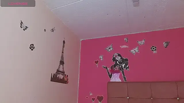 Playful_Adriana – webcam model profile photo Image 11