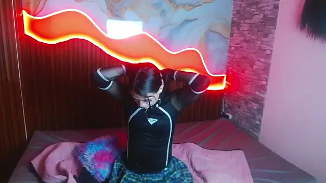 Playful_Adriana – webcam model profile photo Image 2