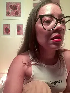 MadameNat – webcam model profile photo
