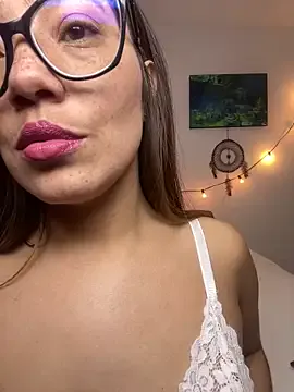 roouse – webcam model profile photo Image 10