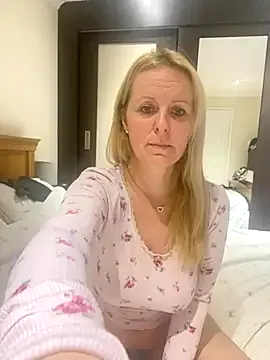 Cute-Simmi69 – webcam model profile photo Image 5