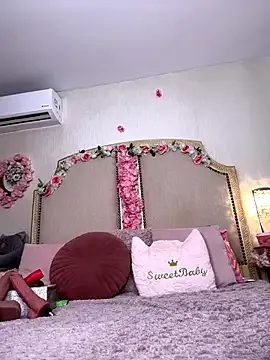 roouse – webcam model profile photo Image 19