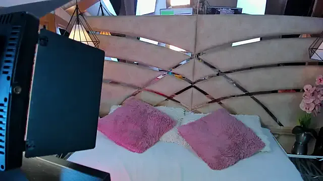 KarinAss – webcam model profile photo Image 5