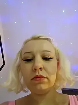 Scarlett – webcam model profile photo Image 2
