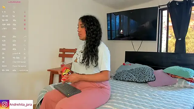 Mia032 – webcam model profile photo Image 11