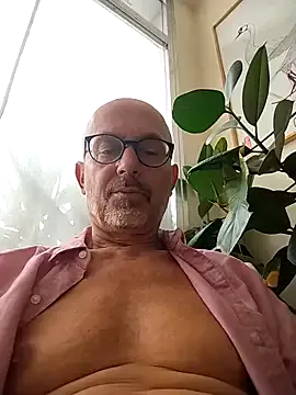  – webcam model profile photo Image 16