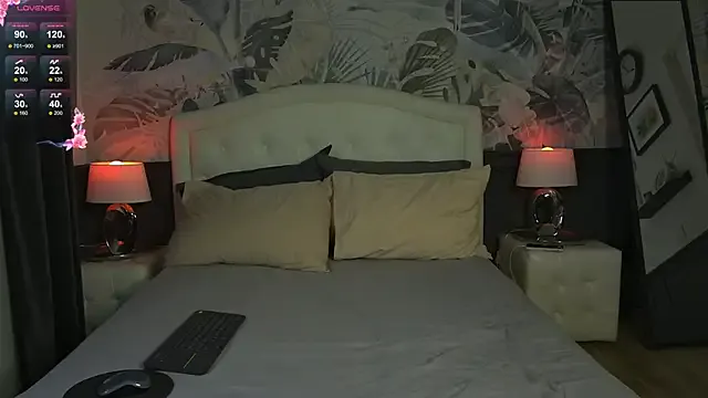 Mia--meow – webcam model profile photo Image 7