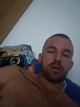 roouse – webcam model profile photo Image 6