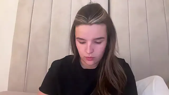 roouse – webcam model profile photo Image 14