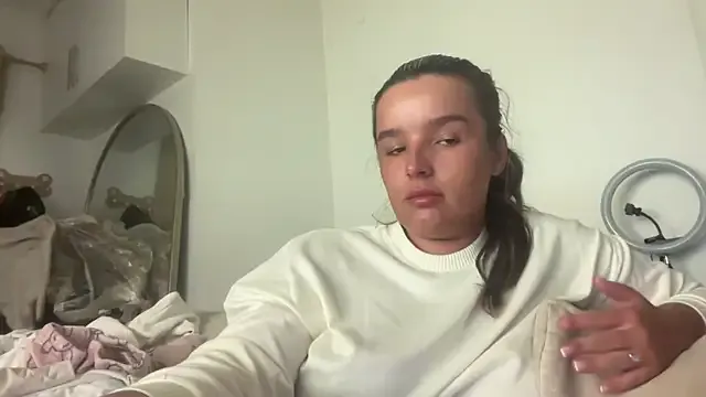 roouse – webcam model profile photo Image 18