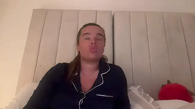 roouse – webcam model profile photo Image 19