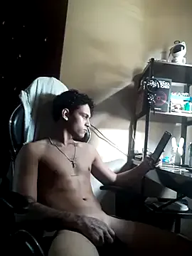 roouse – webcam model profile photo Image 7