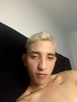 Zeefy – webcam model profile photo Image 15