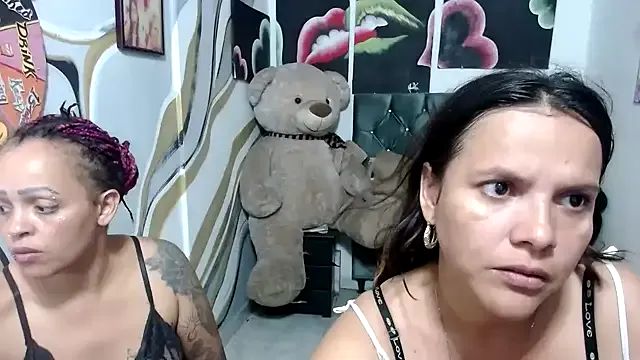 roouse – webcam model profile photo Image 6