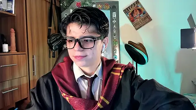 roouse – webcam model profile photo Image 16