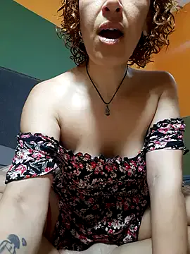 zui_lu – webcam model profile photo Image 16