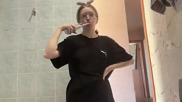 Megu_Melon – webcam model profile photo Image 4