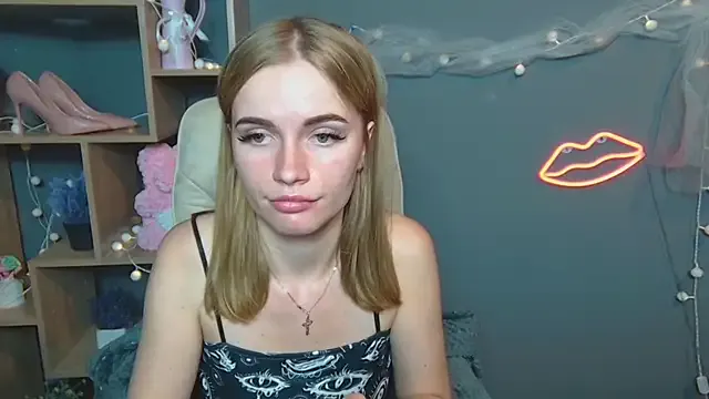 TeffyLaRose – webcam model profile photo Image 13