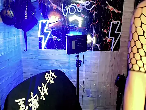 NinaVegas cam model Image 2