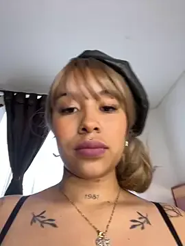 Megu_Melon – webcam model profile photo Image 17