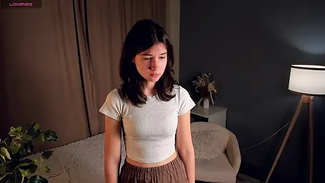 _Alicee_1 – webcam model profile photo Image 2