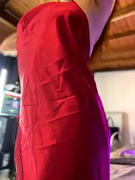 roouse – webcam model profile photo Image 14