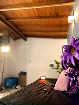 roouse – webcam model profile photo Image 6