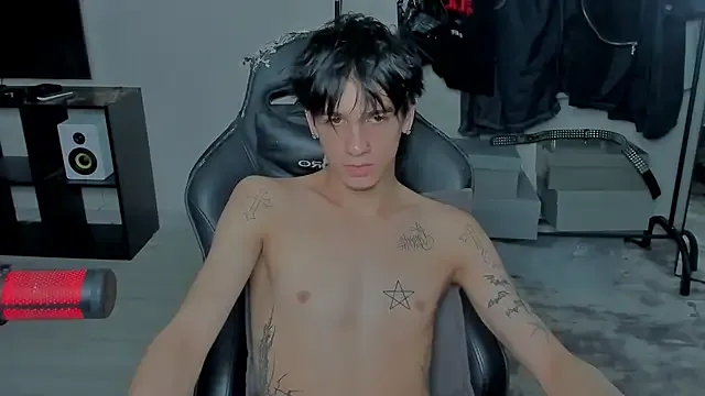 roouse – webcam model profile photo Image 10
