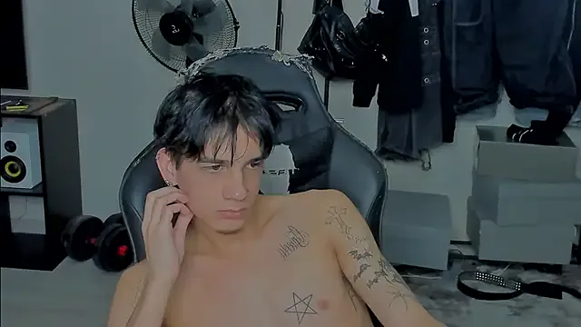 roouse – webcam model profile photo Image 17