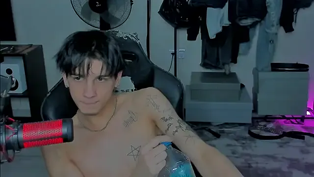 roouse – webcam model profile photo Image 18