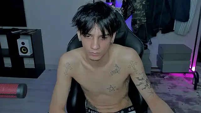 roouse – webcam model profile photo Image 8