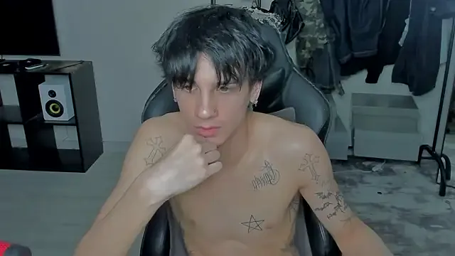 roouse – webcam model profile photo Image 9