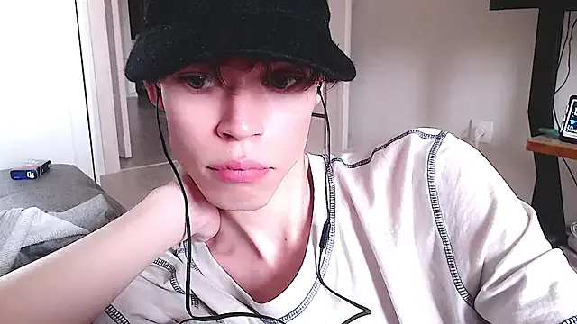 maataaan – webcam model profile photo Image 13