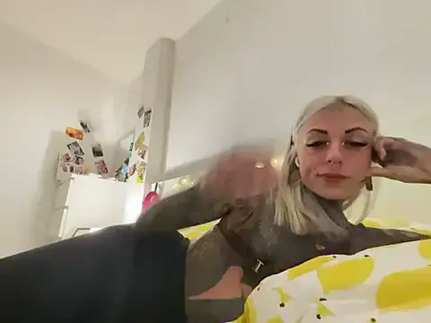 FroggyAnna – webcam model profile photo Image 2