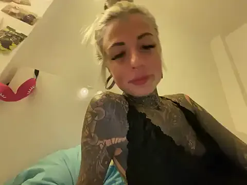 FroggyAnna – webcam model profile photo Image 3