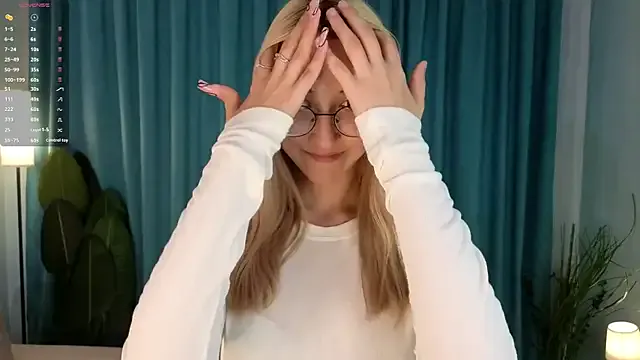 Stephania – webcam model profile photo Image 4