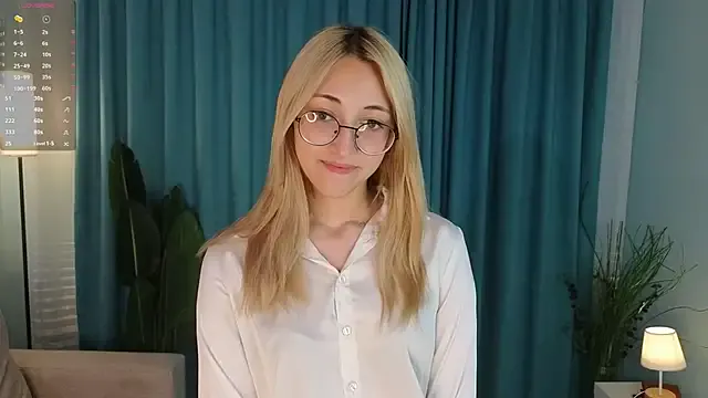 Stephania – webcam model profile photo Image 5