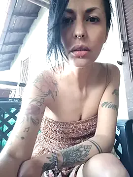 roouse – webcam model profile photo Image 8