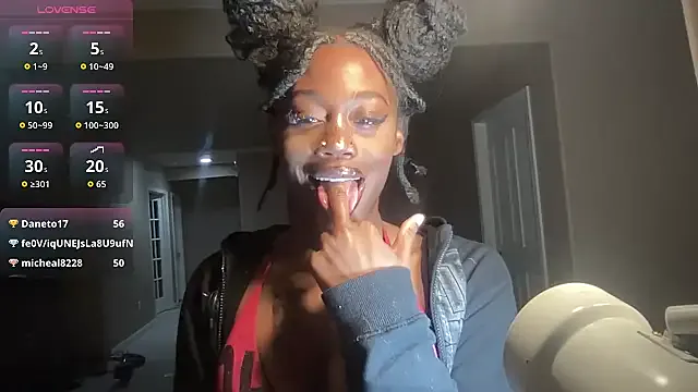 roouse – webcam model profile photo Image 19