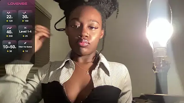 KhloeClark – webcam model profile photo Image 8