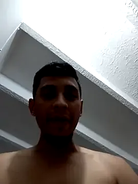 roouse – webcam model profile photo Image 12