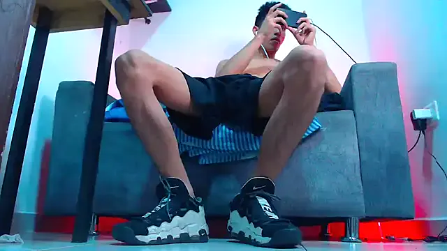 hana-08787- – webcam model profile photo Image 2