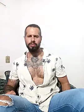roouse – webcam model profile photo Image 2