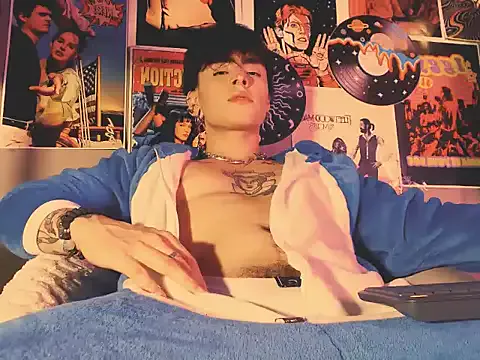 roouse – webcam model profile photo Image 2