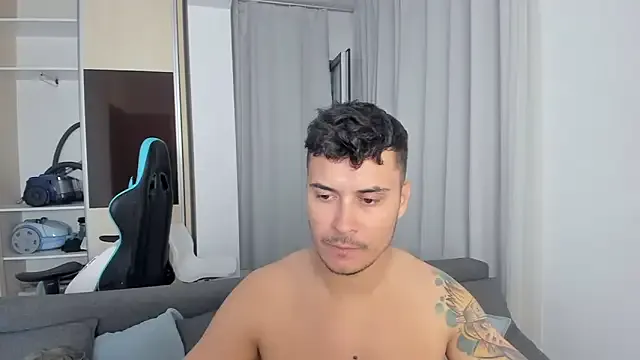 roouse – webcam model profile photo Image 14